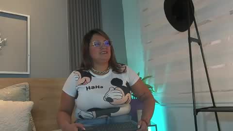 Snapshot of eliseplayboobs chatting on May 11, 5:10 pm Elise Play Boobs online show from May 11, 5:10 pm