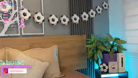 Elise Play Boobs online show from June 12, 7:02 pm