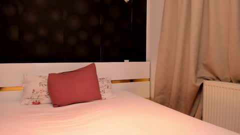 Elly online show from February 24, 6:06 pm