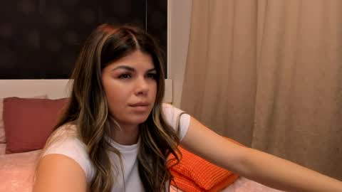 Elly online show from April 4, 7:44 pm