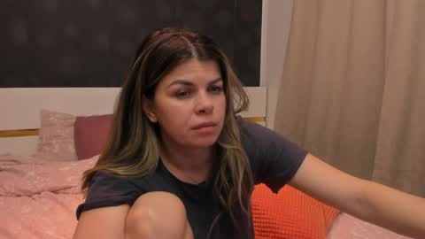 Elly online show from April 7, 7:14 pm