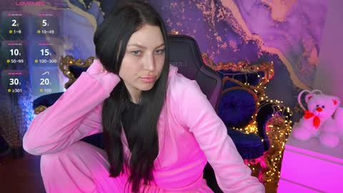 elisevelour online show from April 5, 12:35 pm