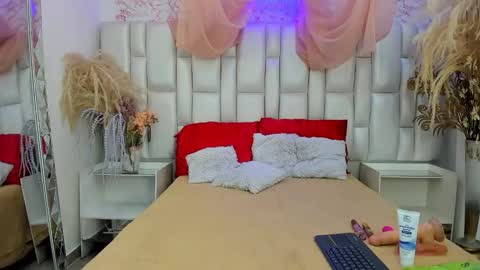Snapshot of elismith0 chatting on May 31, 2:35 pm Eli online show from May 31, 2:35 pm