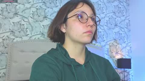 Eliza online show from April 15, 7:43 pm