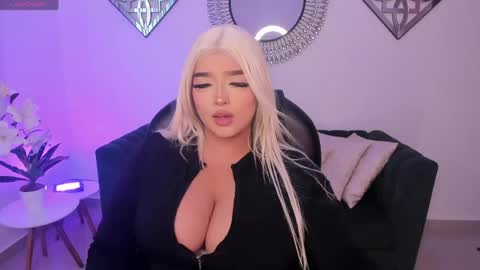 Snapshot of elizabeth_benet_ chatting on May 28, 6:05 pm elizabeth online show from May 28, 6:05 pm