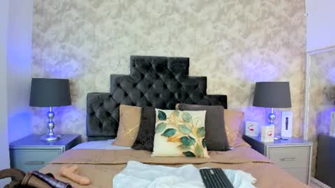 Snapshot of elizabeth_colleman chatting on June 23, 6:17 pm Elizabeth online show from June 23, 6:17 pm