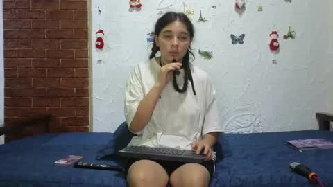 Snapshot of elizabeth_evanz chatting on December 30, 4:20 am elizabeth online show from December 30, 4:20 am