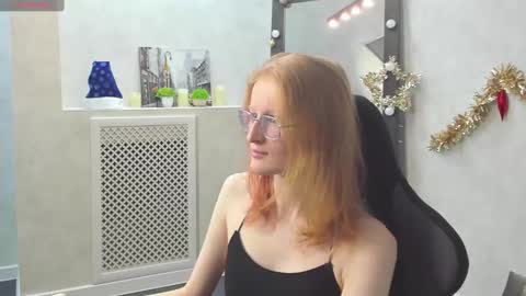 Snapshot of elizabeth_harpper chatting on January 19, 1:00 am Elizabeth online show from January 19, 1:00 am