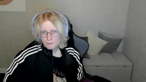 Snapshot of elizabeth_harpper chatting on September 9, 1:27 am Elizabeth online show from September 9, 1:27 am