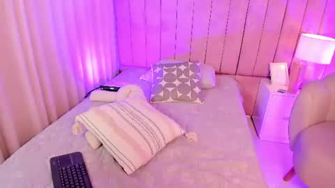 Snapshot of elizabeth_roche chatting on July 30, 2:27 pm elizabeth_roche online show from July 30, 2:27 pm