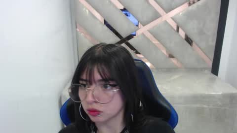 Snapshot of elizabeth_t_ chatting on February 5, 12:54 pm Elizabeth online show from February 5, 12:54 pm