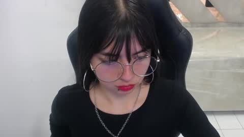 Snapshot of elizabeth_t_ chatting on February 22, 12:36 pm Elizabeth online show from February 22, 12:36 pm