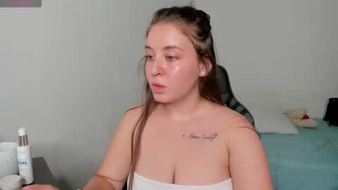 Snapshot of elizabethliones01 chatting on November 18, 7:18 pm instgram aly leiv17 ---- Im model-independent online show from November 18, 7:18 pm