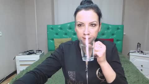 Snapshot of elizabethsho chatting on January 26, 1:52 am ElizabethSho online show from January 26, 1:52 am