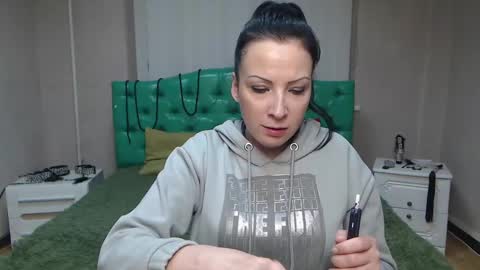 Snapshot of elizabethsho chatting on January 31, 1:11 am ElizabethSho online show from January 31, 1:11 am