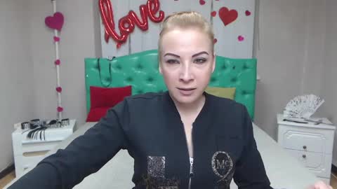 ElizabethSho online show from May 2, 5:18 pm