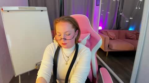 Snapshot of elizabethwalson chatting on November 15, 11:40 am Lizzy online show from November 15, 11:40 am