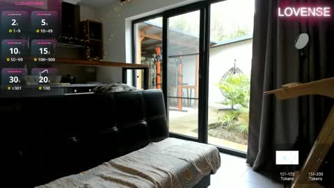 Eliz                               online show from March 31, 9:32 am