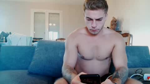 Snapshot of elkafit28 chatting on October 1, 7:25 am elkafit28 online show from October 1, 7:25 am