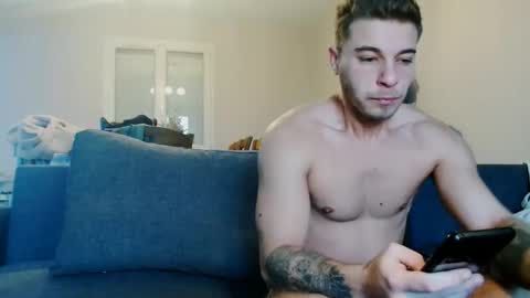 Snapshot of elkafit28 chatting on December 23, 9:29 am elkafit28 online show from December 23, 9:29 am