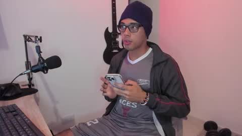 Snapshot of elkin_clark chatting on February 24, 2:04 pm Elkin Clark online show from February 24, 2:04 pm