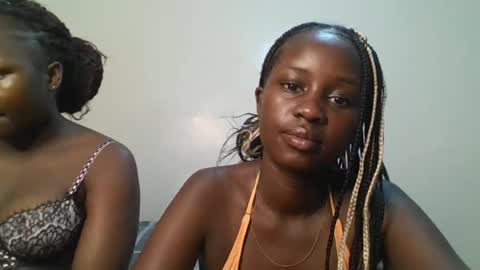 Snapshot of ella8_ chatting on June 21, 7:49 pm ella8_ online show from June 21, 7:49 pm