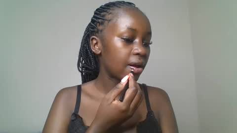 Snapshot of ella8_ chatting on July 19, 9:24 am ella8_ online show from July 19, 9:24 am
