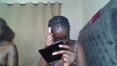 Snapshot of ella8_ chatting on July 30, 8:46 am ella8_ online show from July 30, 8:46 am