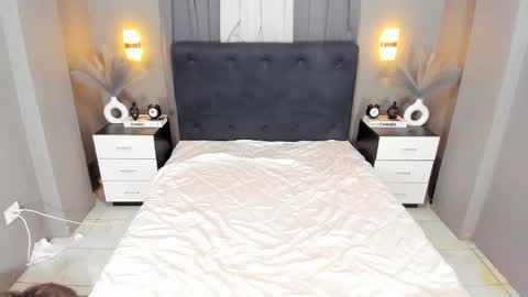 Snapshot of ella______ chatting on December 1, 9:15 pm Ella online show from December 1, 9:15 pm