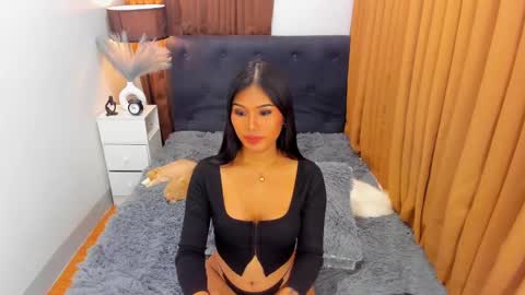 Snapshot of ella______ chatting on January 2, 2:13 pm Ella online show from January 2, 2:13 pm