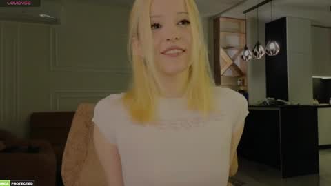 Snapshot of ella_hayes chatting on April 20, 11:39 pm Ella NEXT STREAM 1TH DECEMBER 1200 - 0800 AM AT MOSCOW TIME online show from April 20, 11:39 pm