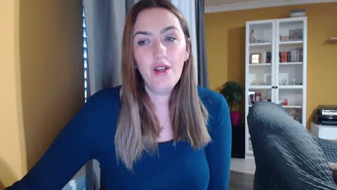 Snapshot of ella_max_live chatting on January 21, 6:33 am Ella Max online show from January 21, 6:33 am