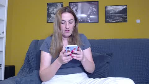 Snapshot of ella_max_live chatting on February 8, 6:22 am Ella Max online show from February 8, 6:22 am