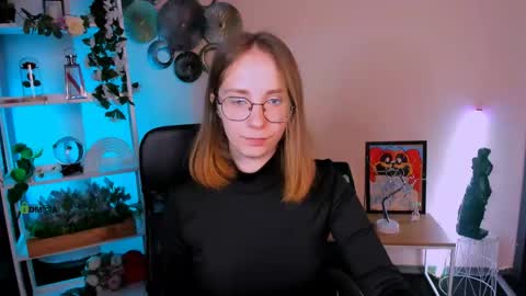 Ella online show from April 14, 7:20 pm