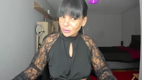 Ella online show from September 30, 3:50 pm