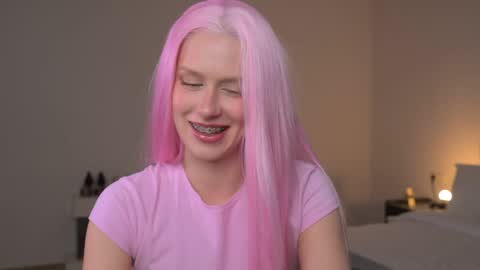 Snapshot of ella_twinkle chatting on April 9, 6:46 pm Ella online show from April 9, 6:46 pm