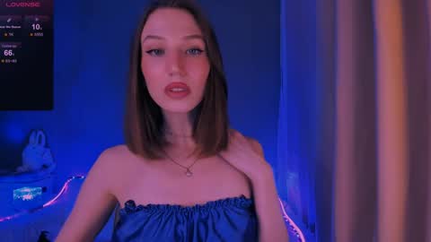 ellaamber online show from April 5, 1:25 am