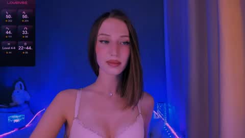 ellaamber online show from May 25, 4:35 pm