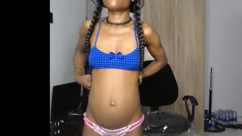 ella online show from February 25, 4:44 am