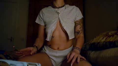 Snapshot of ellababy94 chatting on November 9, 1:15 am ellababy94 online show from November 9, 1:15 am