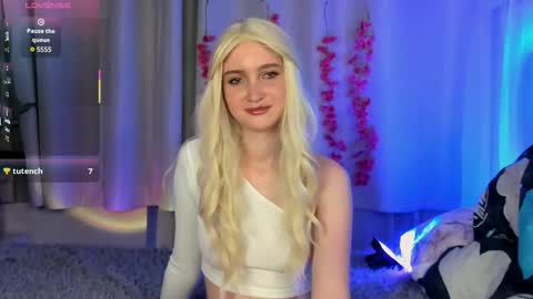 Ella online show from October 20, 3:45 pm