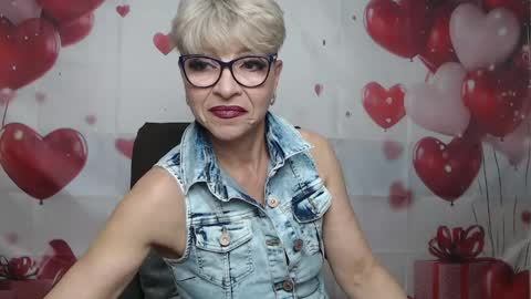 Snapshot of ellabonito chatting on May 10, 5:34 am EllaBonito online show from May 10, 5:34 am
