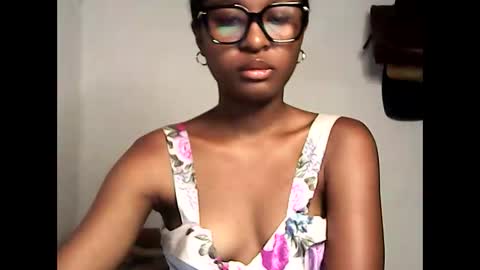 Snapshot of ellah245 chatting on February 23, 8:44 am ellah245 online show from February 23, 8:44 am