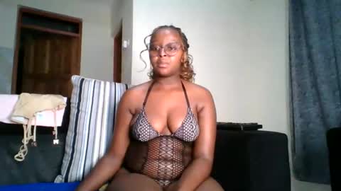 ellah-simone online show from May 29, 11:58 pm