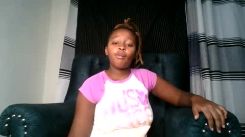 Snapshot of ellah_simone chatting on June 28, 11:55 pm ellah-simone online show from June 28, 11:55 pm