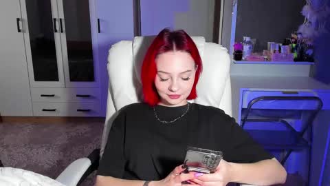 Snapshot of ellales chatting on October 14, 9:43 am ellales online show from October 14, 9:43 am