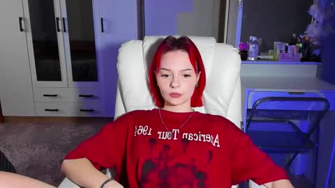 Snapshot of ellales chatting on October 15, 9:53 am ellales online show from October 15, 9:53 am