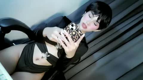 Snapshot of ellaliciousss chatting on February 18, 7:10 pm ella online show from February 18, 7:10 pm