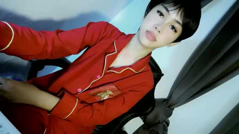 ella online show from April 14, 9:32 pm