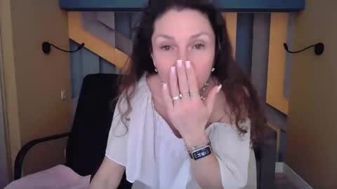 EllaLongs online show from March 4, 12:33 pm